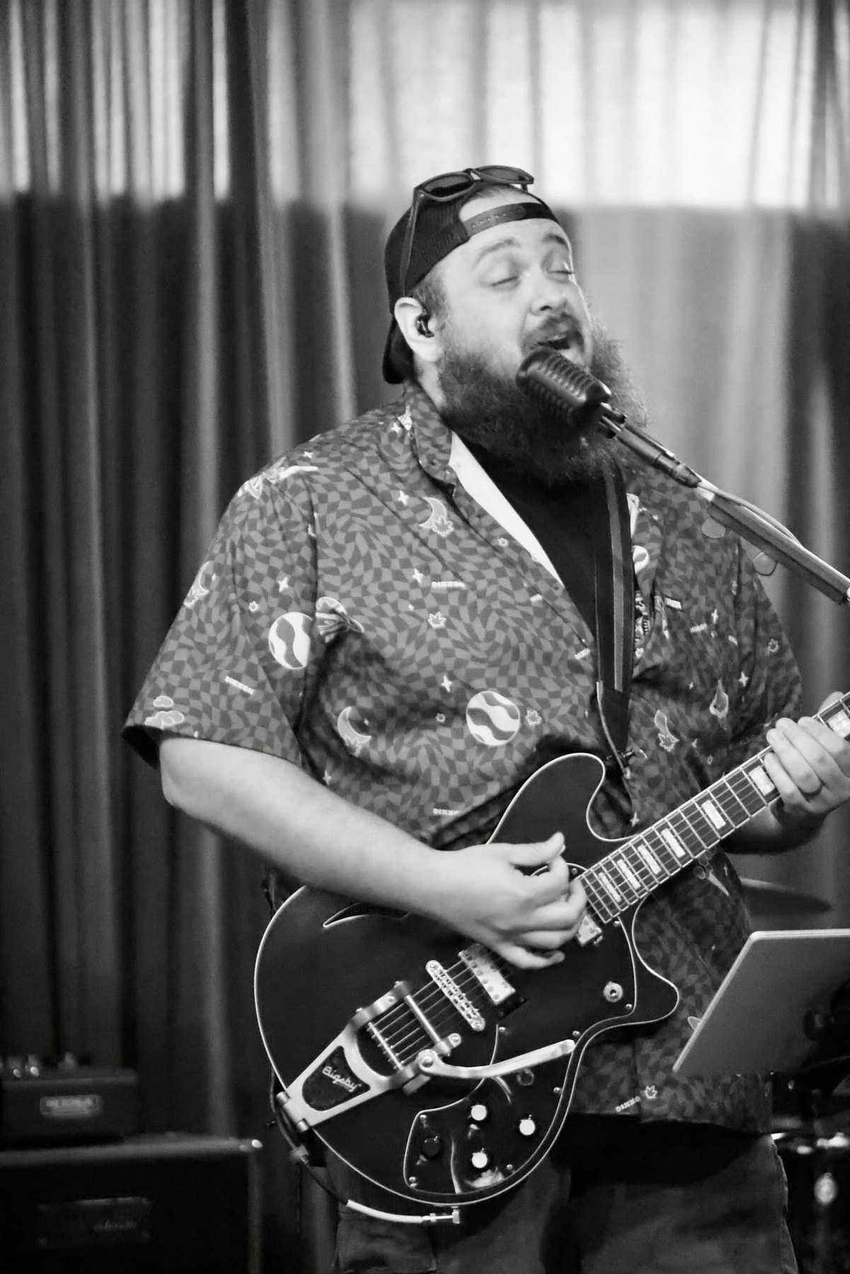 Anthony Puskás performing in black and white